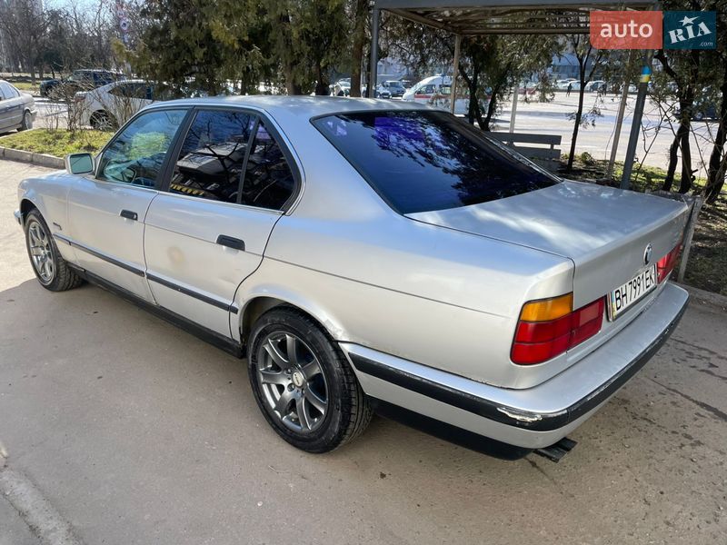Седан BMW 5 Series 1990 в Одессе