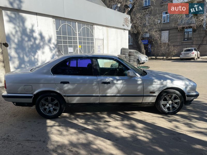 Седан BMW 5 Series 1990 в Одессе