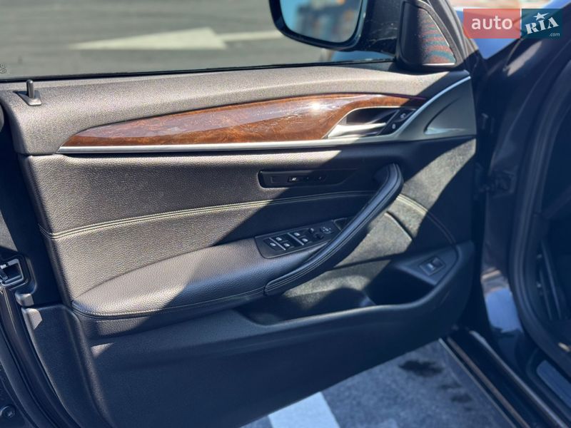 Седан BMW 5 Series 2017 в Ровно