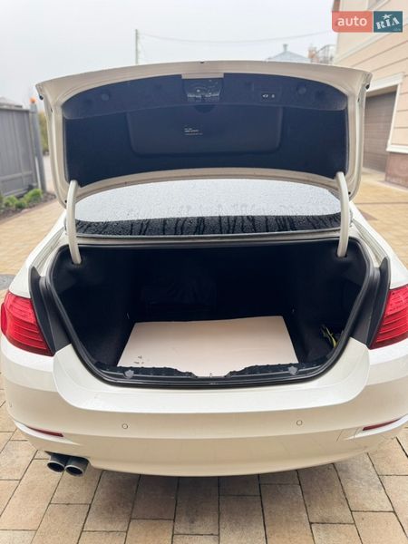 Седан BMW 5 Series 2013 в Львові