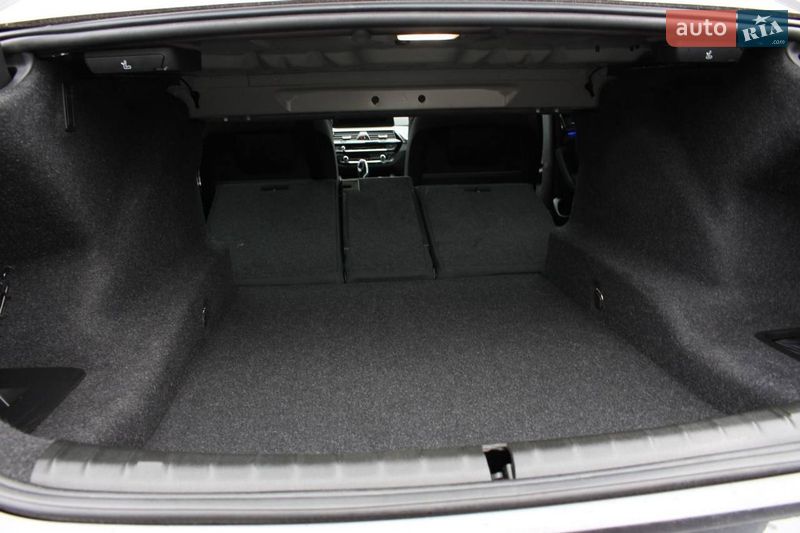 Седан BMW 5 Series 2017 в Львові