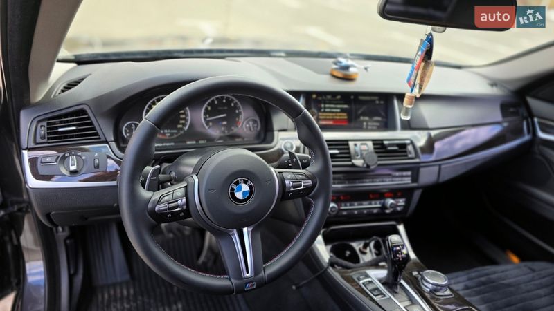 Седан BMW 5 Series 2015 в Чернівцях