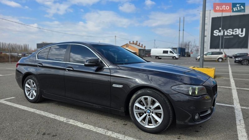 Седан BMW 5 Series 2015 в Чернівцях