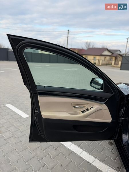 Седан BMW 5 Series 2012 в Дубні