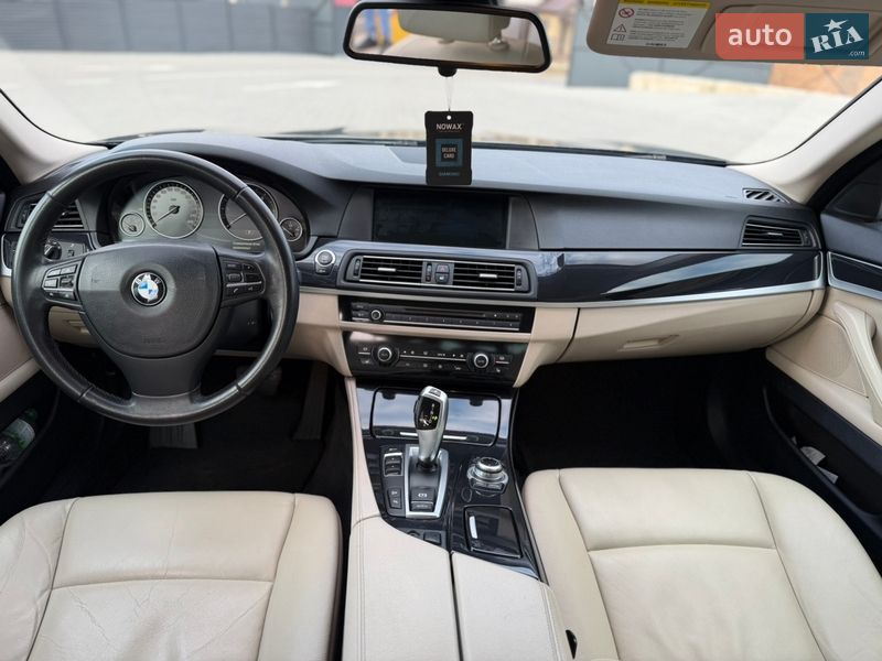 Седан BMW 5 Series 2012 в Дубні