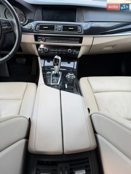 Седан BMW 5 Series 2012 в Дубні