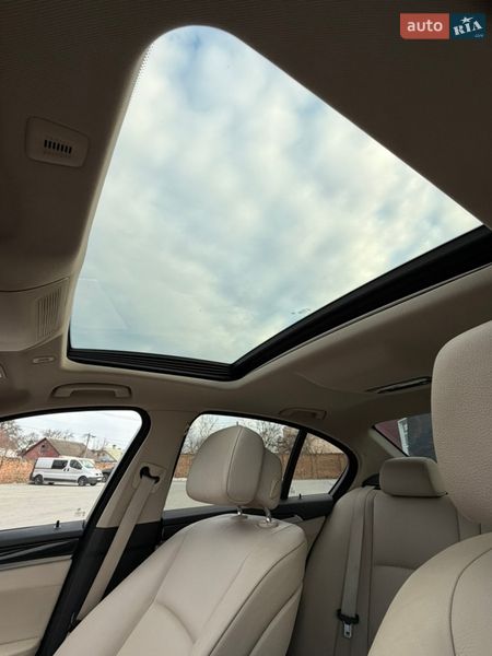 Седан BMW 5 Series 2012 в Дубні