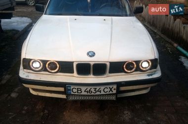 Седан BMW 5 Series 1990 в Мені