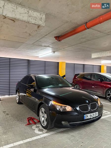 Седан BMW 5 Series 2008 в Вараше