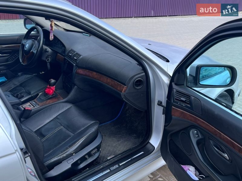 Седан BMW 5 Series 2003 в Авангарде