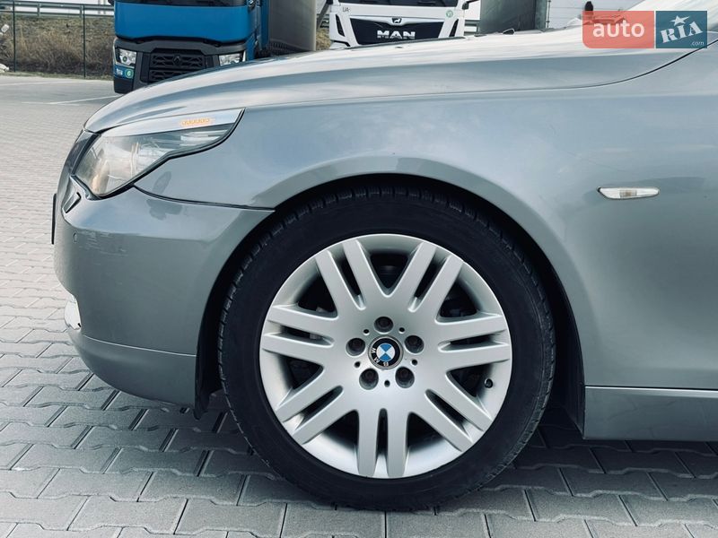 Седан BMW 5 Series 2009 в Кореці