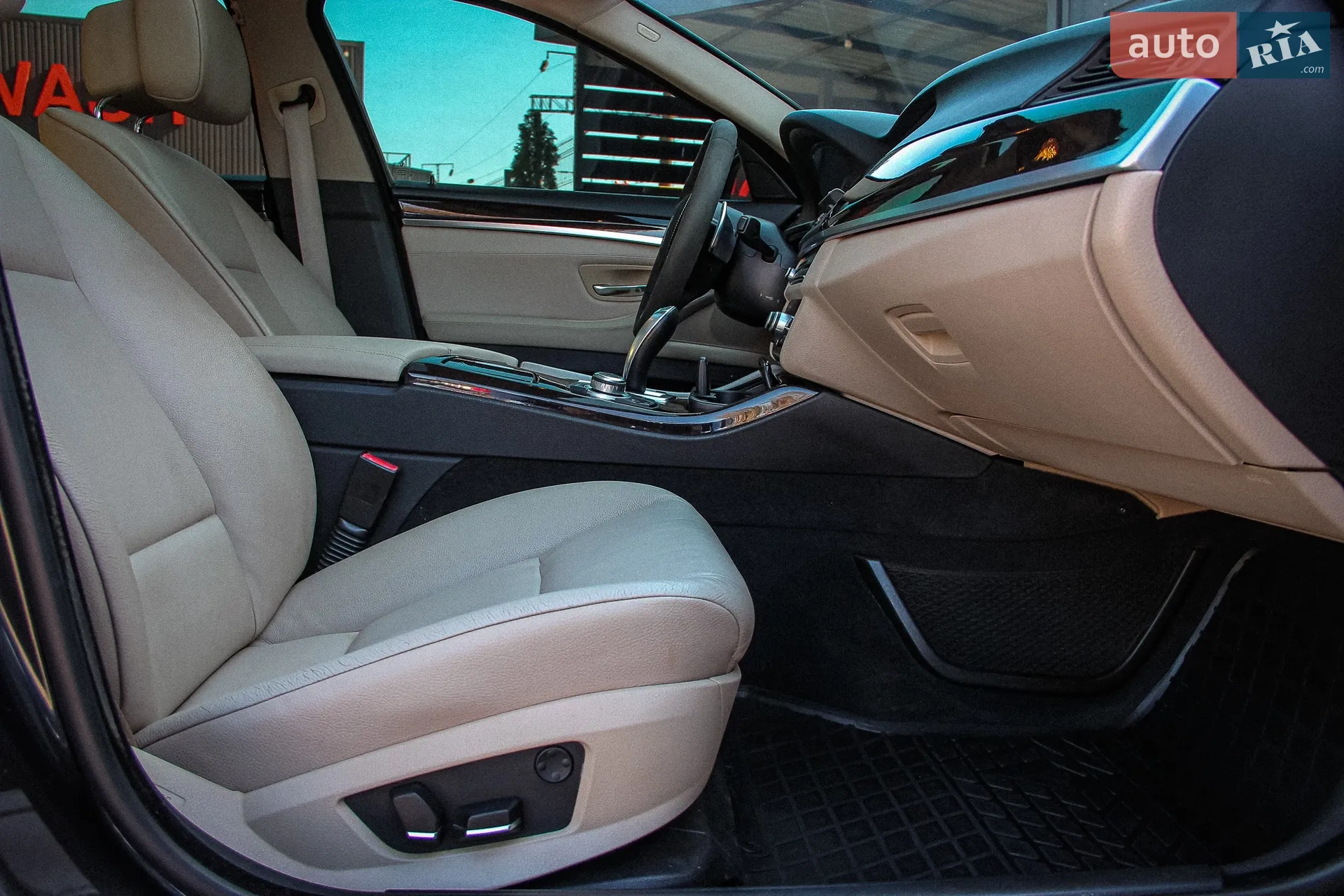 2010 BMW 5er - мініатюра 17