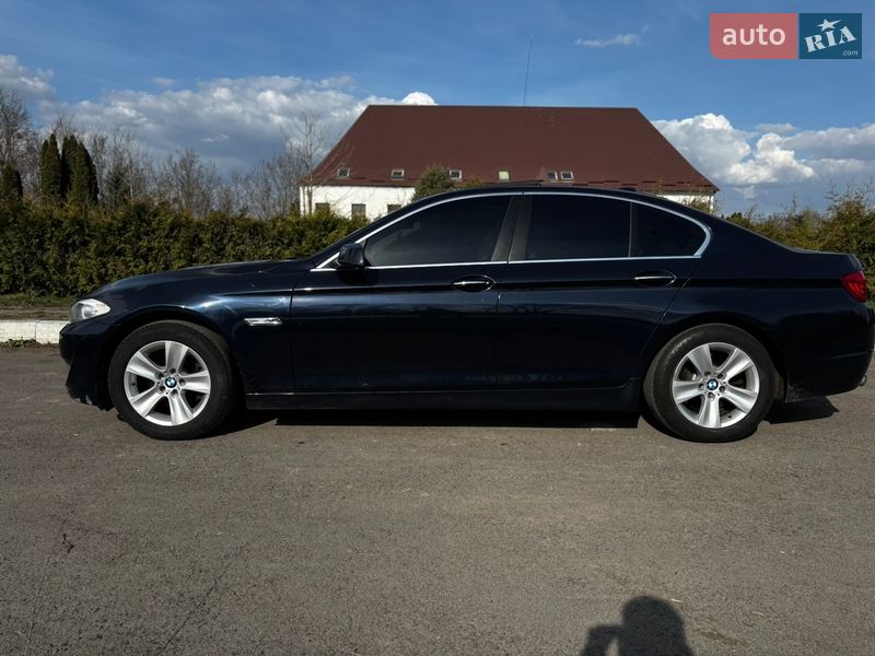 Седан BMW 5 Series 2011 в Остроге