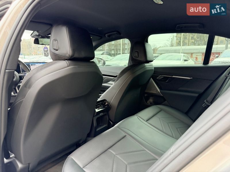 Седан BMW 5 Series 2023 в Киеве