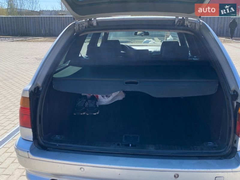 Універсал BMW 5 Series 2003 в Гощі