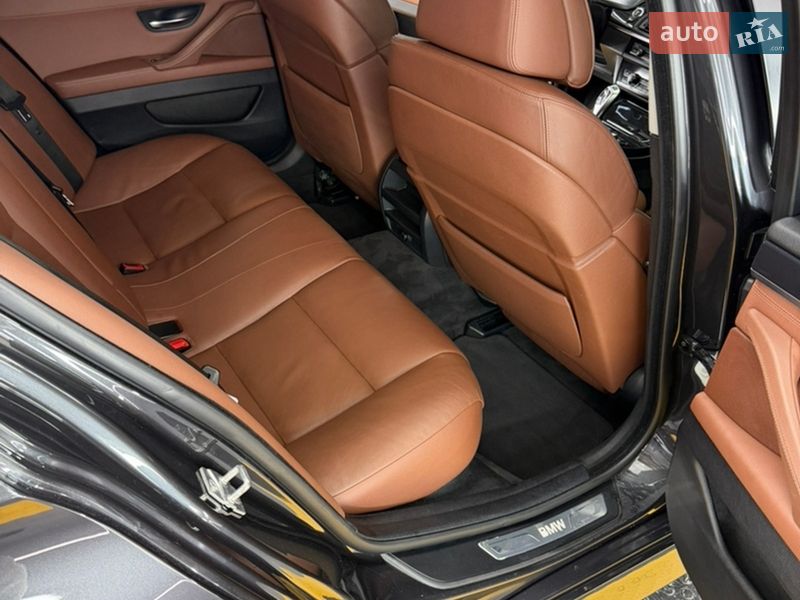 Седан BMW 5 Series 2012 в Чернівцях