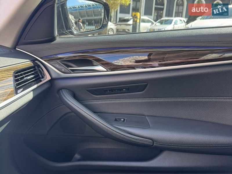 Седан BMW 5 Series 2019 в Дніпрі