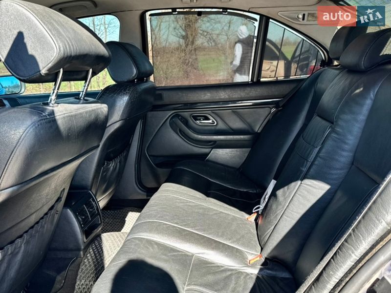 Седан BMW 5 Series 2000 в Рокитному