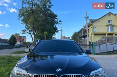 Седан BMW 5 Series 2013 в Кельменцях