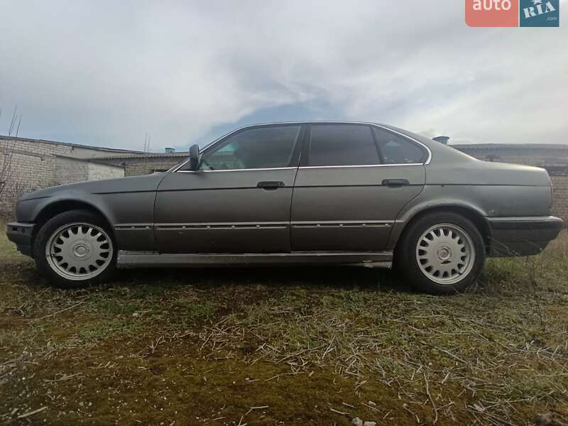 Седан BMW 5 Series 1988 в Києві