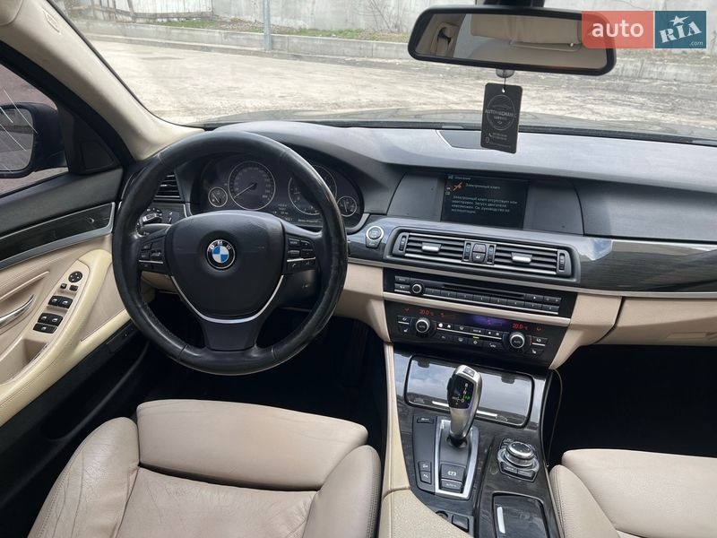 Седан BMW 5 Series 2011 в Вишневом фото 25 Седан BMW 5 Series 2011 в Вишневом