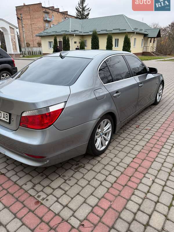Седан BMW 5 Series 2003 в Остроге