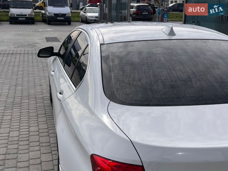 Седан BMW 5 Series 2014 в Львові