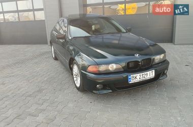Седан BMW 5 Series 2000 в Сарнах