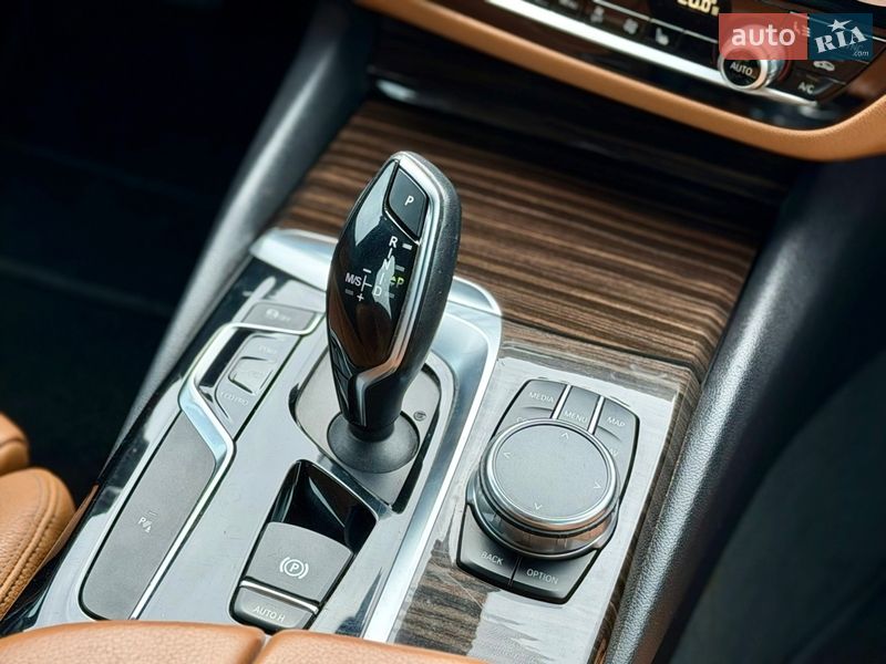 Седан BMW 5 Series 2017 в Ровно