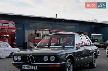 Седан BMW 5 Series 1975 в Киеве