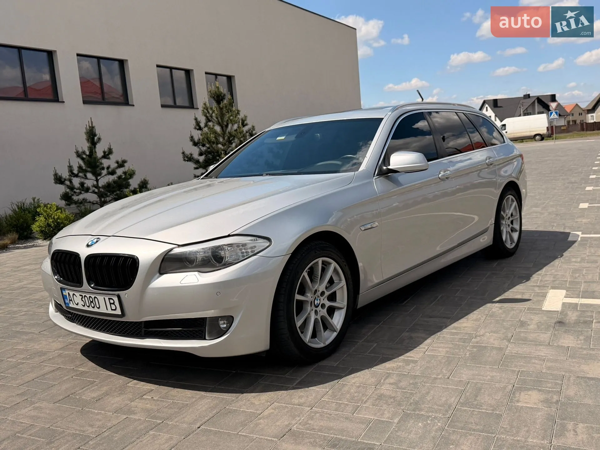 2012 BMW 5er - мініатюра 2
