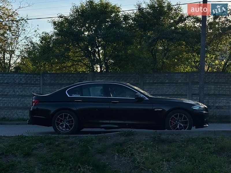 Седан BMW 5 Series 2012 в Мостиске