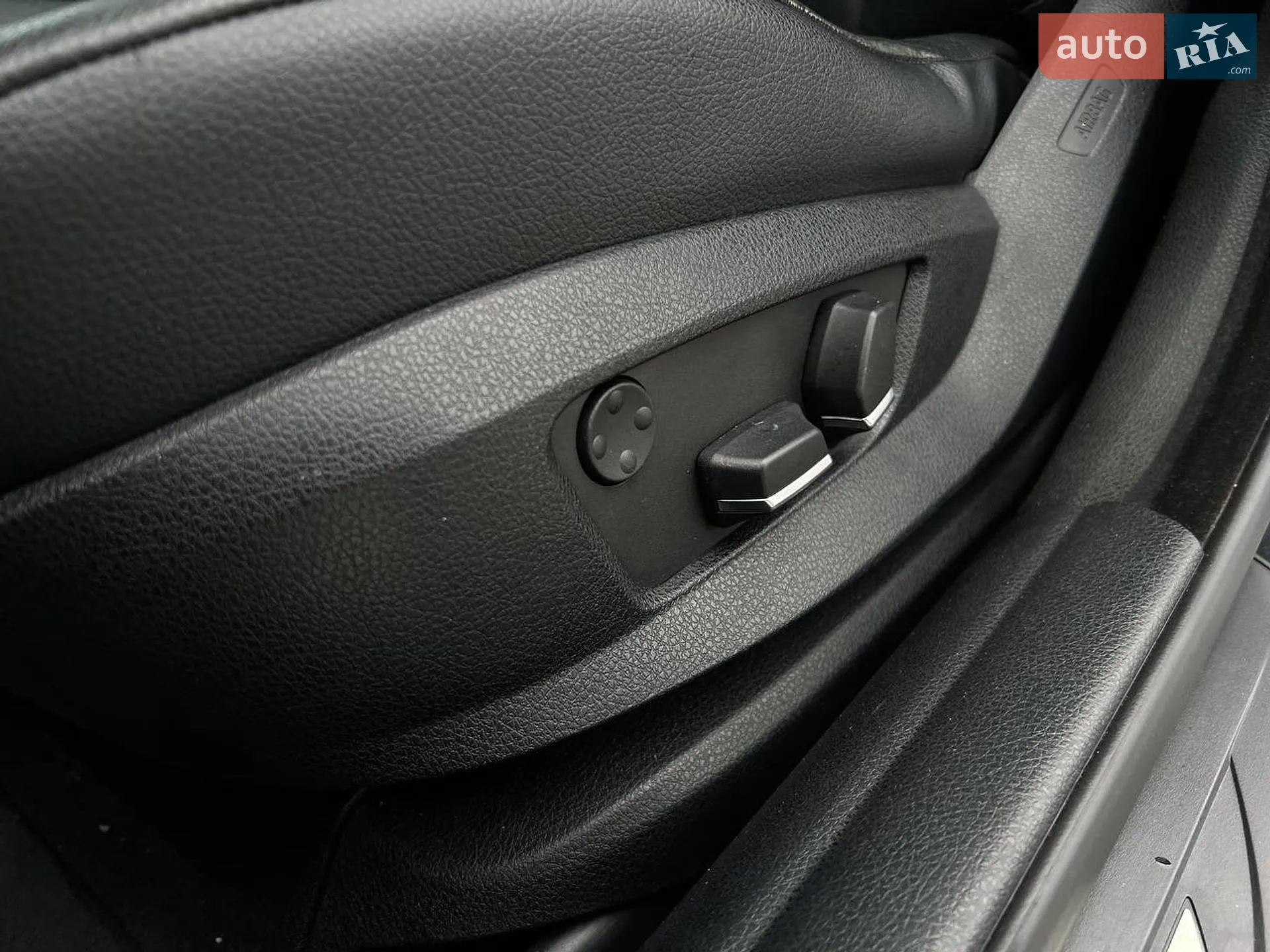 2012 BMW 5er - мініатюра 18