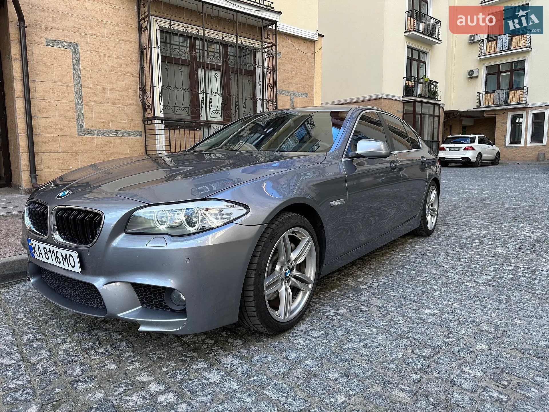 2012 BMW 5er - мініатюра 2