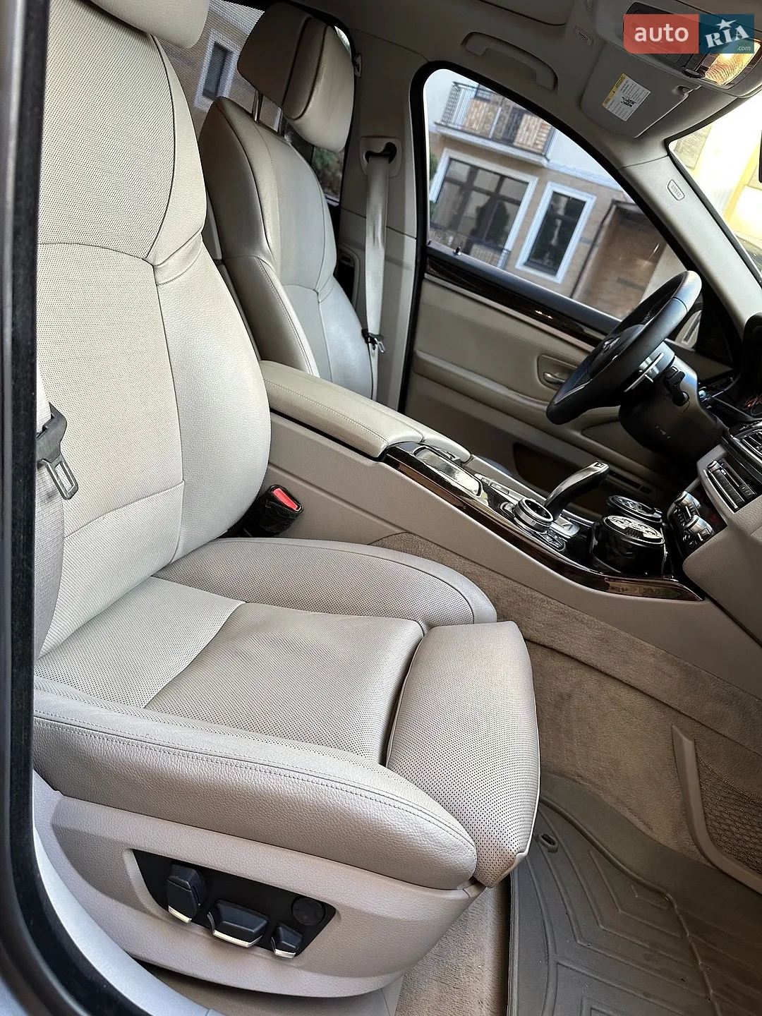 2012 BMW 5er - мініатюра 17