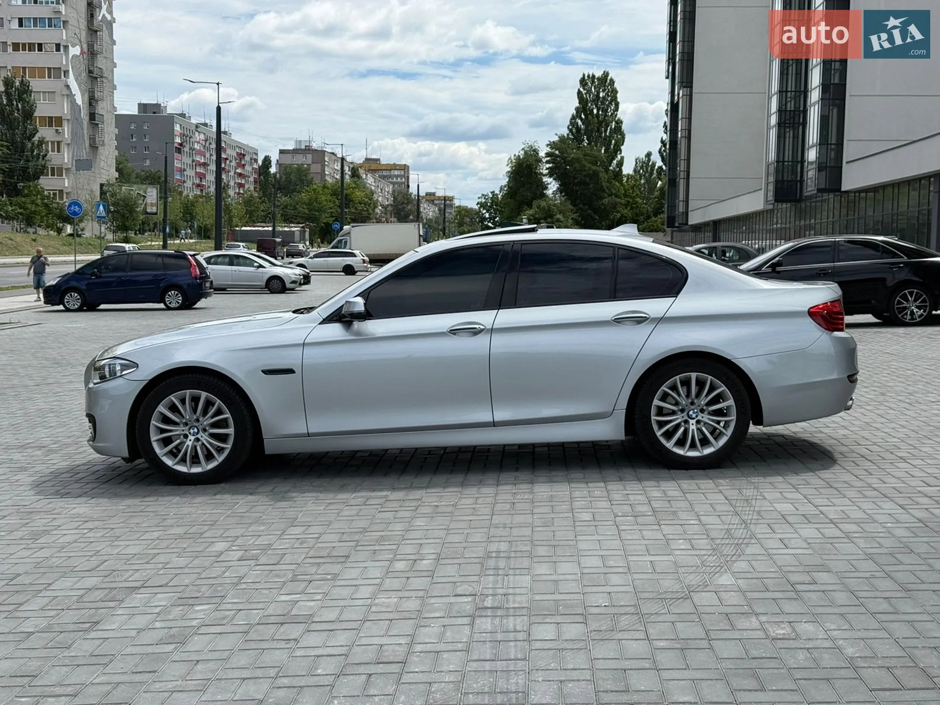 BMW 5 Series 2015 VIN WBA5E710XGG156530 фото оголошення 12 з 38