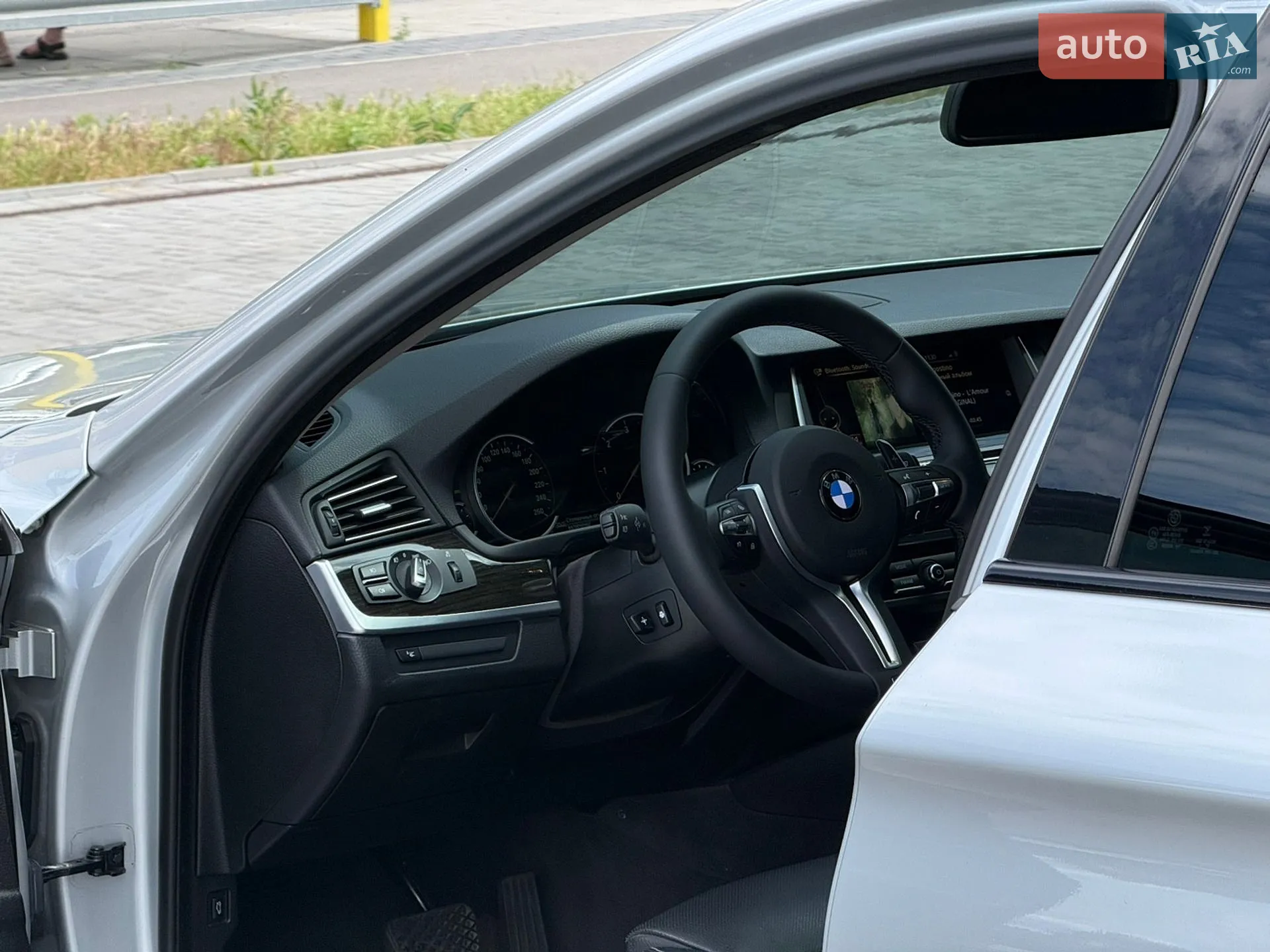 BMW 5 Series 2015 VIN WBA5E710XGG156530 фото оголошення 18 з 38
