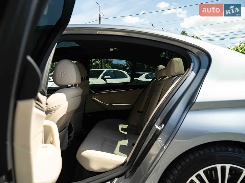 BMW 5 Series 2019 VIN WBAJA9C50KB392639 фото оголошення 36 з 81