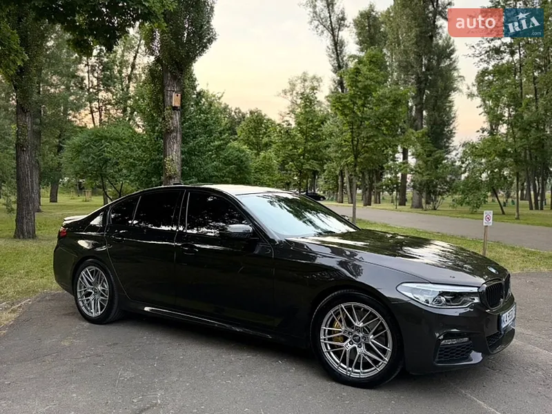 BMW 5 Series 2019 VIN WBAJE7C55KWW25433 фото оголошення 3 з 68