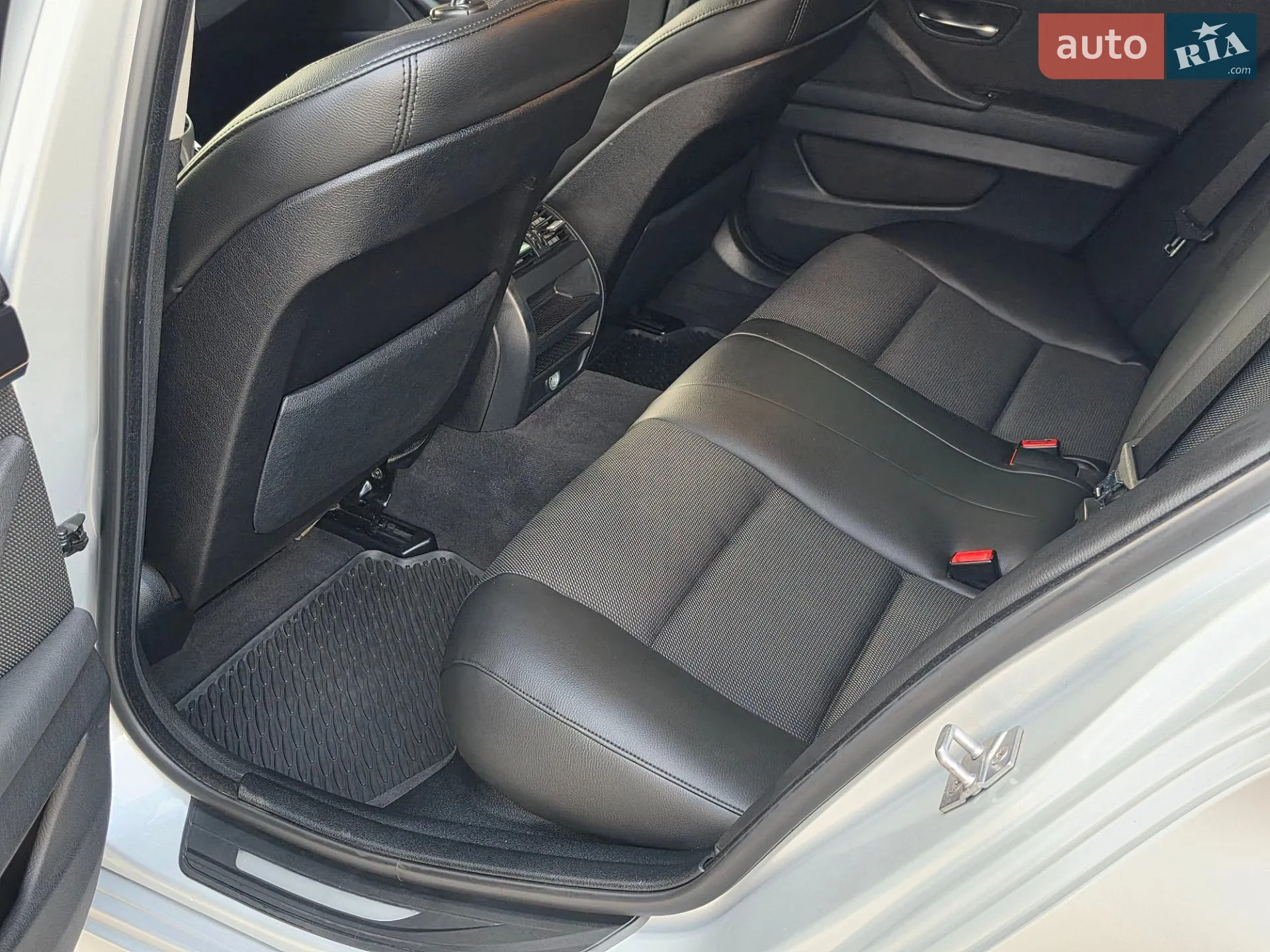 2010 BMW 5er - мініатюра 27