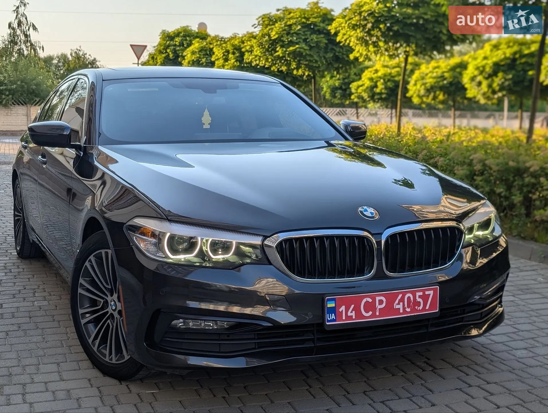 BMW 5 Series 2017 VIN WBAJA5C35HG894016 фото оголошення 4 з 86