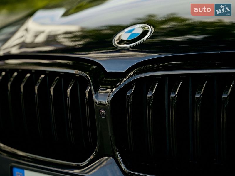 Седан BMW 5 Series 2017 в Ровно