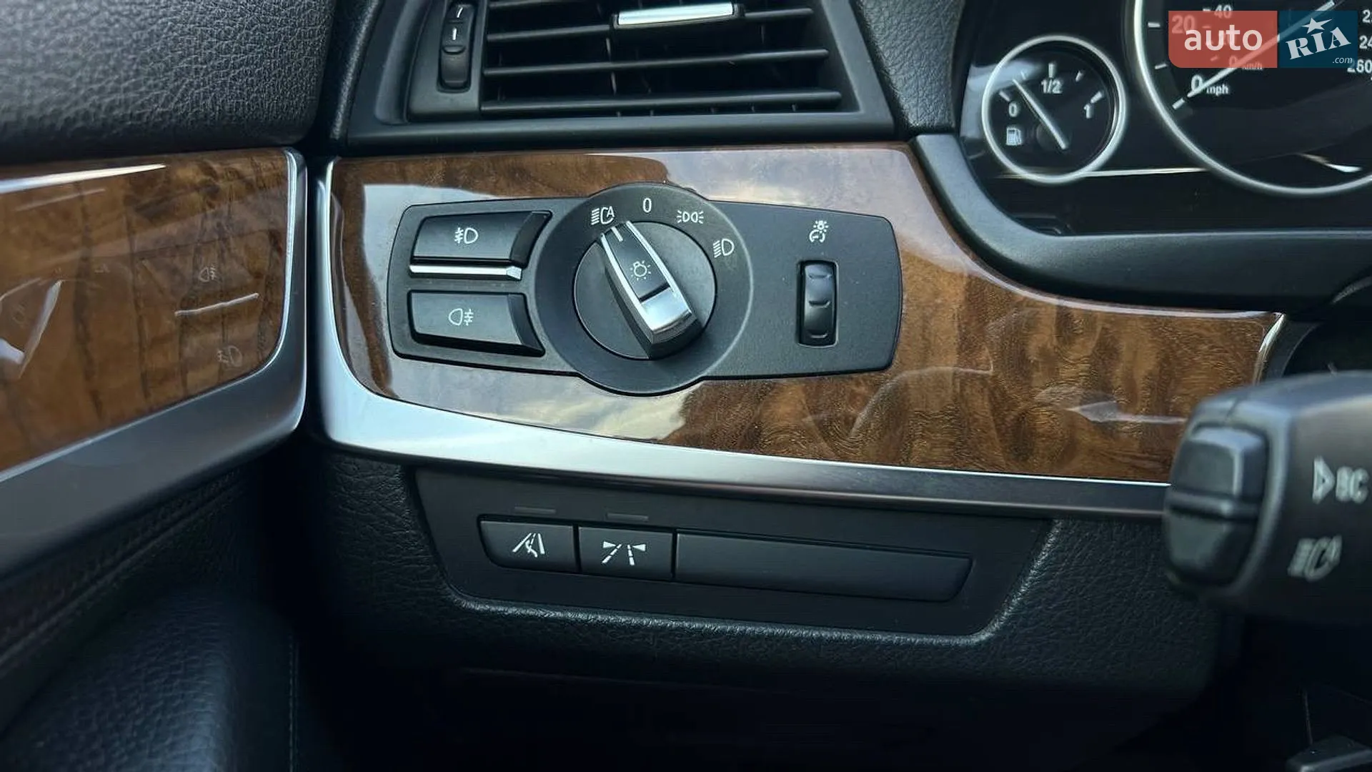 2011 BMW 5er - мініатюра 17