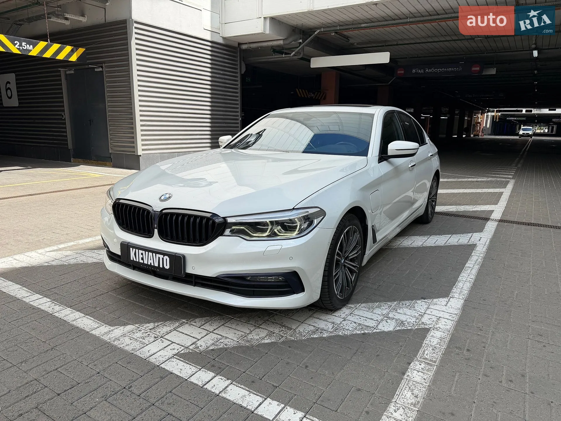 2018 BMW 5er - мініатюра 2