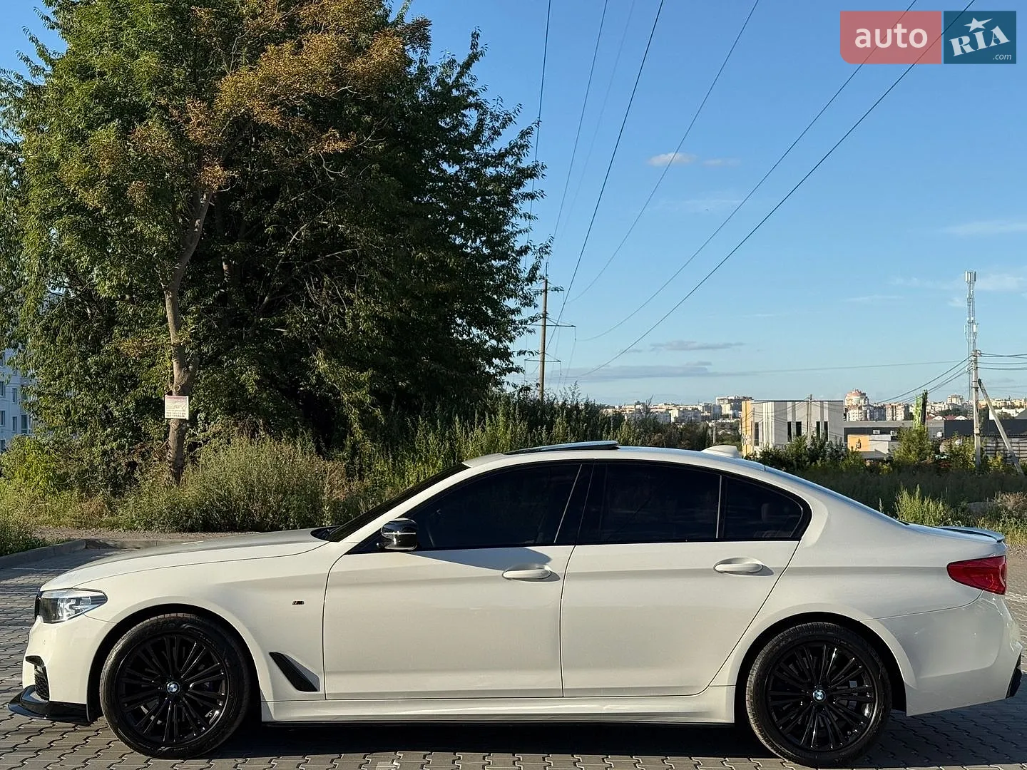 BMW 5 Series 2018 VIN WBAJA5C53KWW16956 фото оголошення 5 з 45