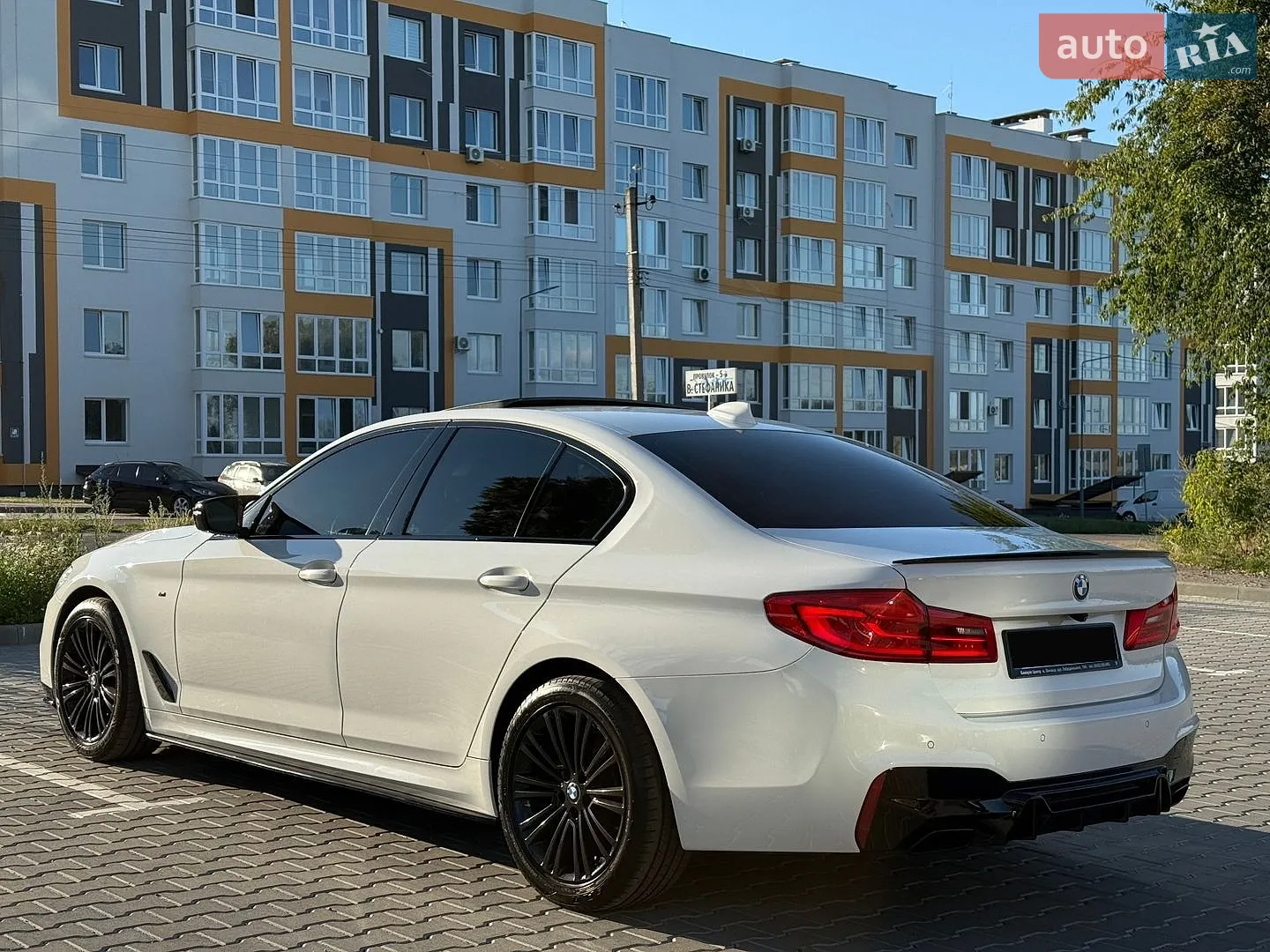 BMW 5 Series 2018 VIN WBAJA5C53KWW16956 фото оголошення 8 з 45
