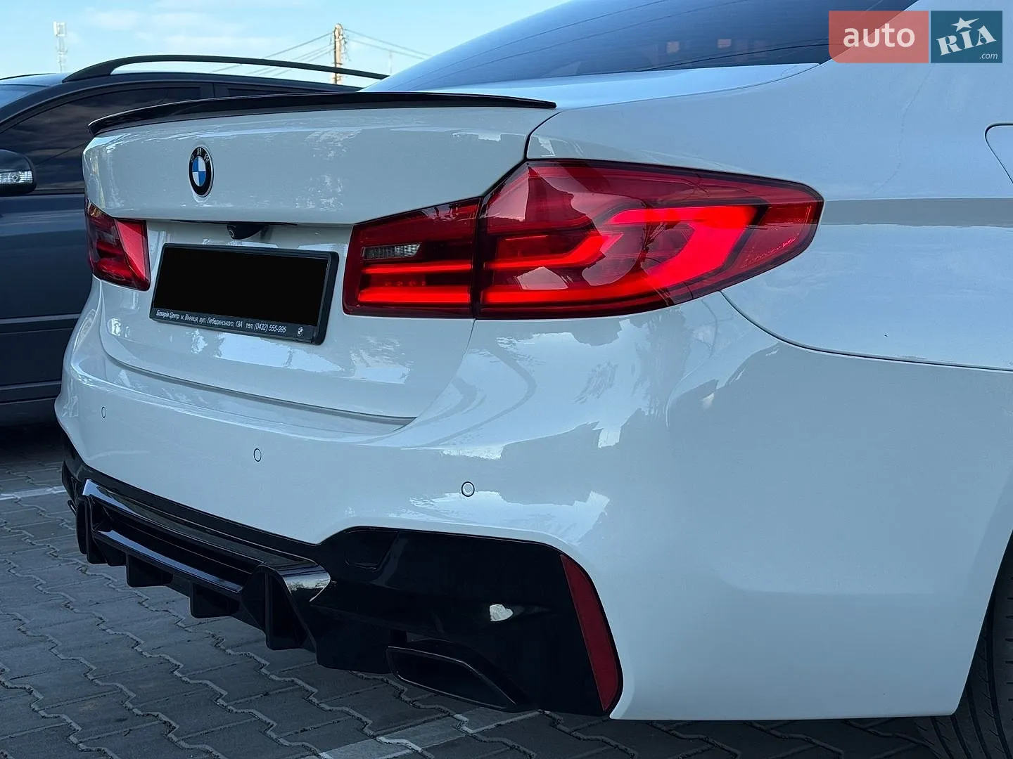 BMW 5 Series 2018 VIN WBAJA5C53KWW16956 фото оголошення 15 з 45