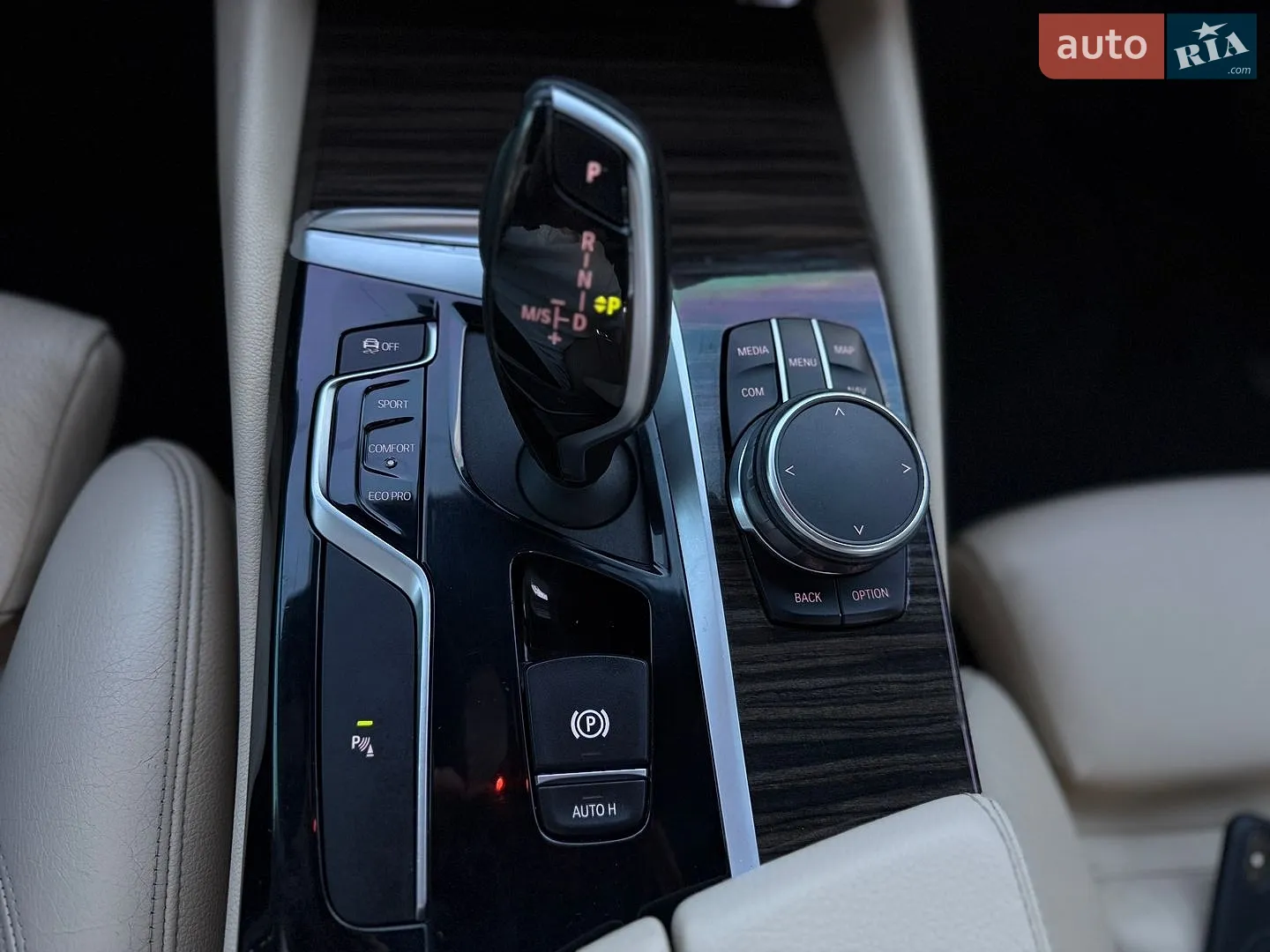 BMW 5 Series 2018 VIN WBAJA5C53KWW16956 фото оголошення 23 з 45