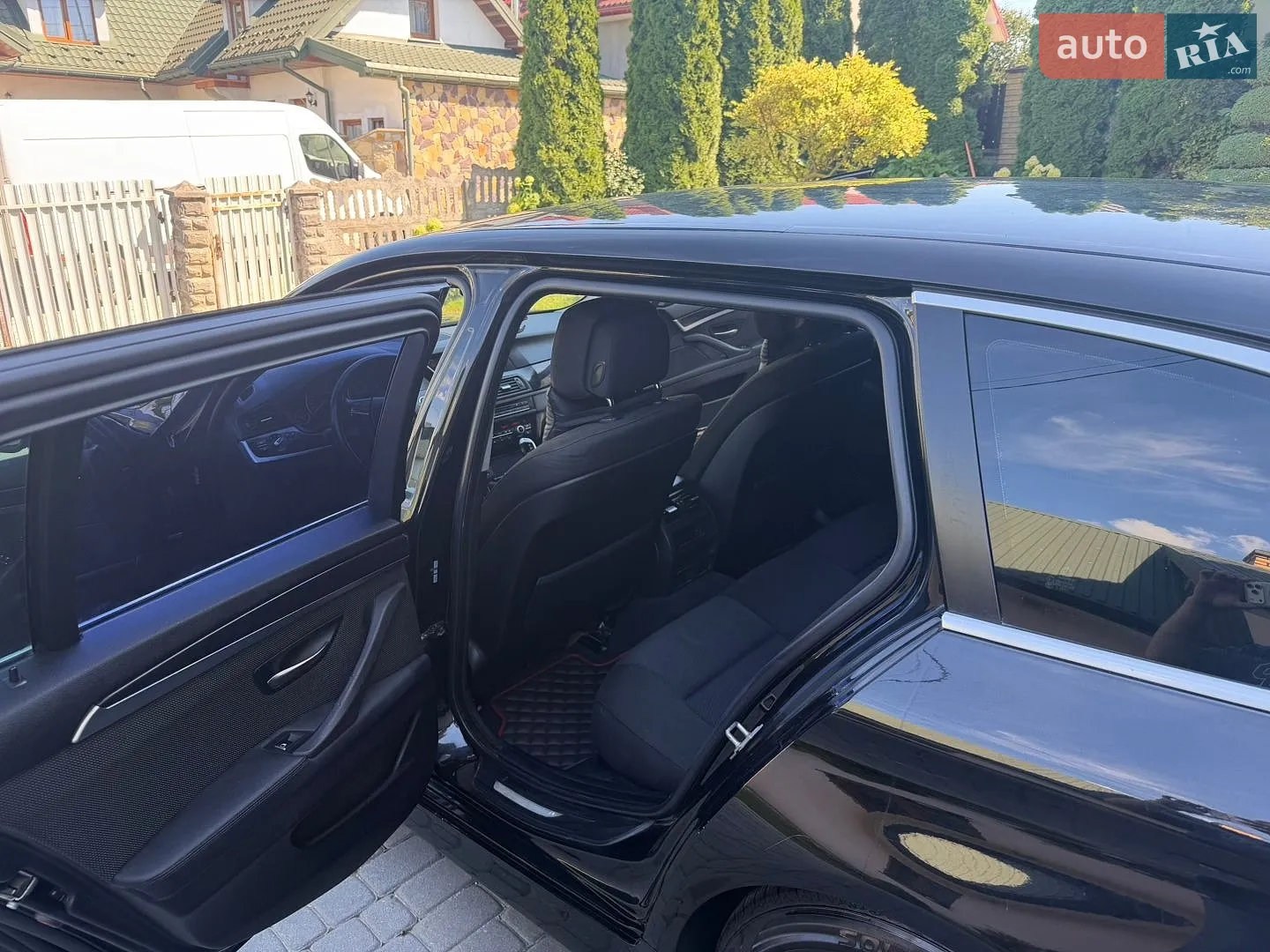 2010 BMW 5er - мініатюра 16