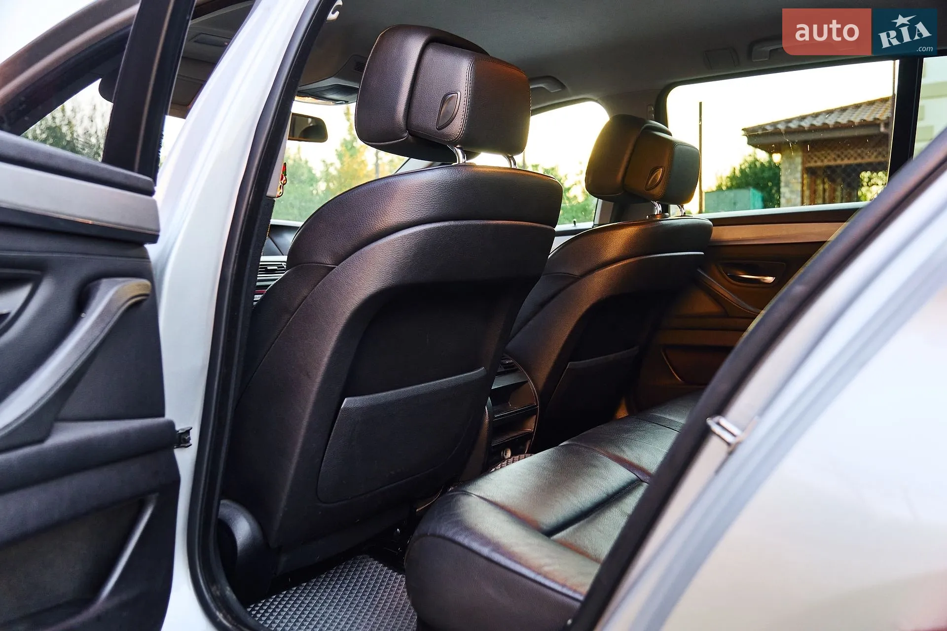 2010 BMW 5er - мініатюра 21